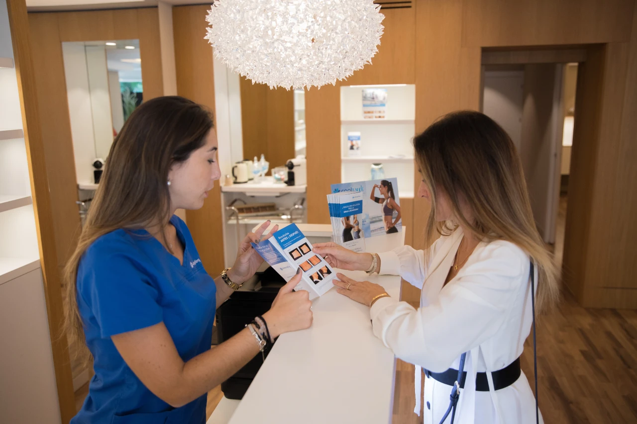 Primera cita gratuita para CoolSculpting Muslos y Banana Roll