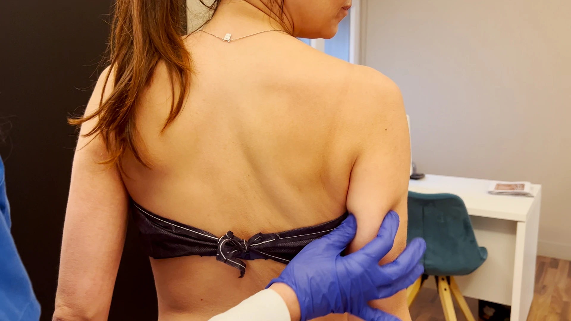 Eliminar Grasa en Brazos medición con dedos